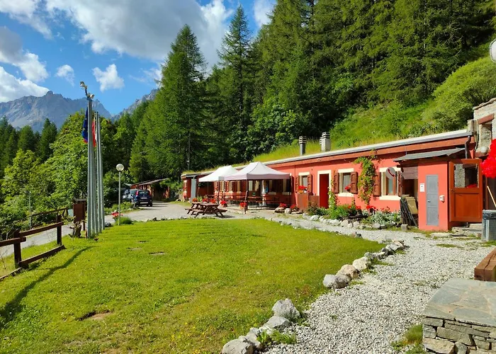 Rifugio Campo Base فندق